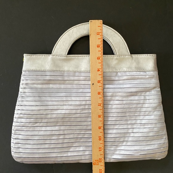Mario Tricoci Silver Shiny Satin Glam Purse Bag - Picture 3 of 6